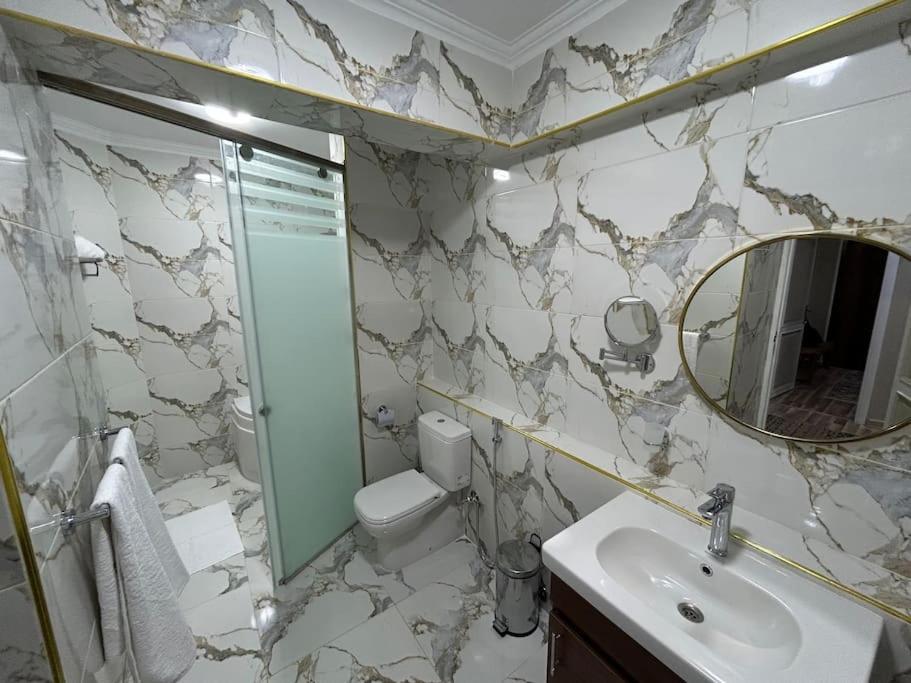 Skyline Luxury 5 Mins From Airport Appartement *