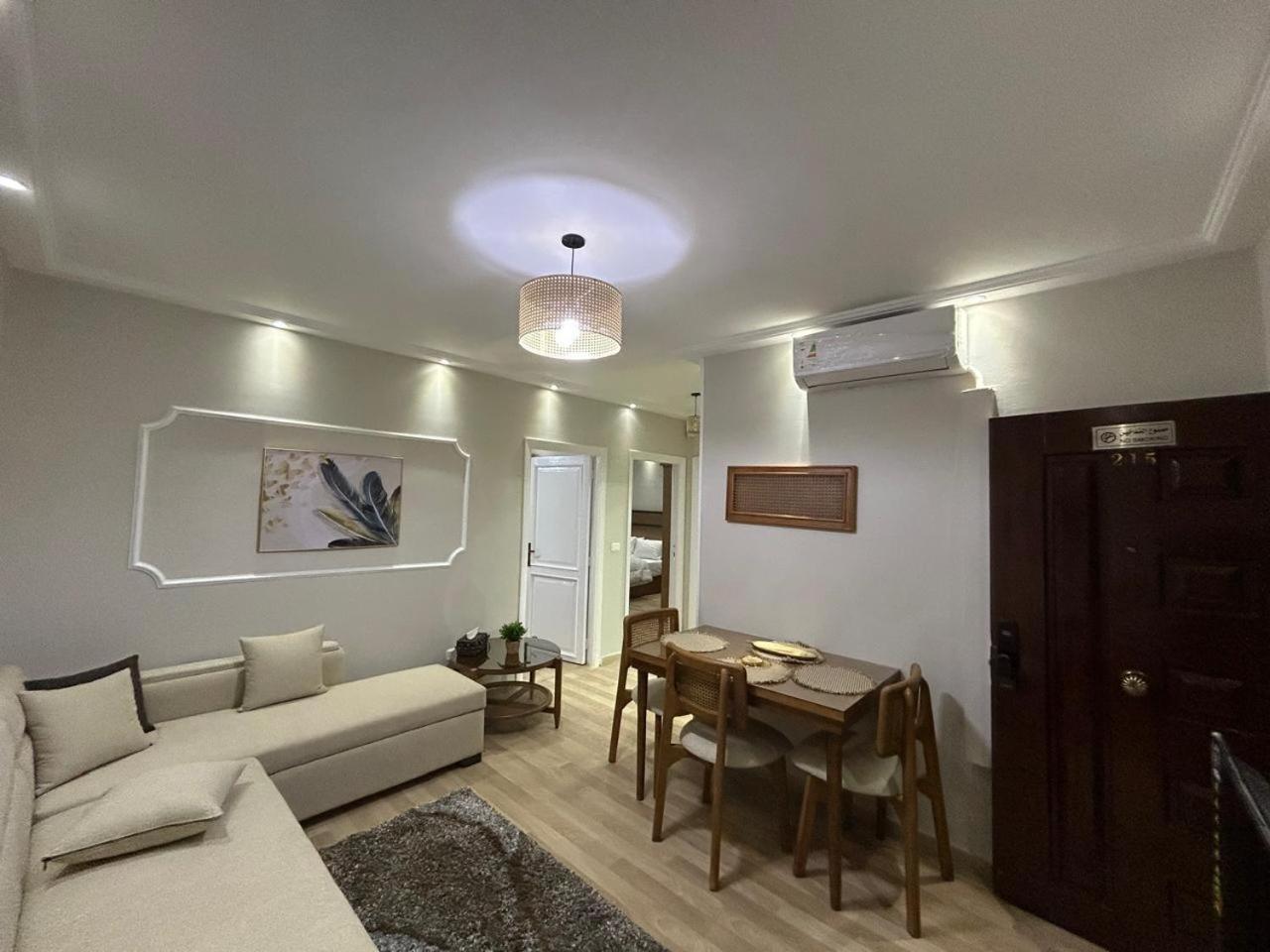 Skyline Luxury 5 Mins From Airport *