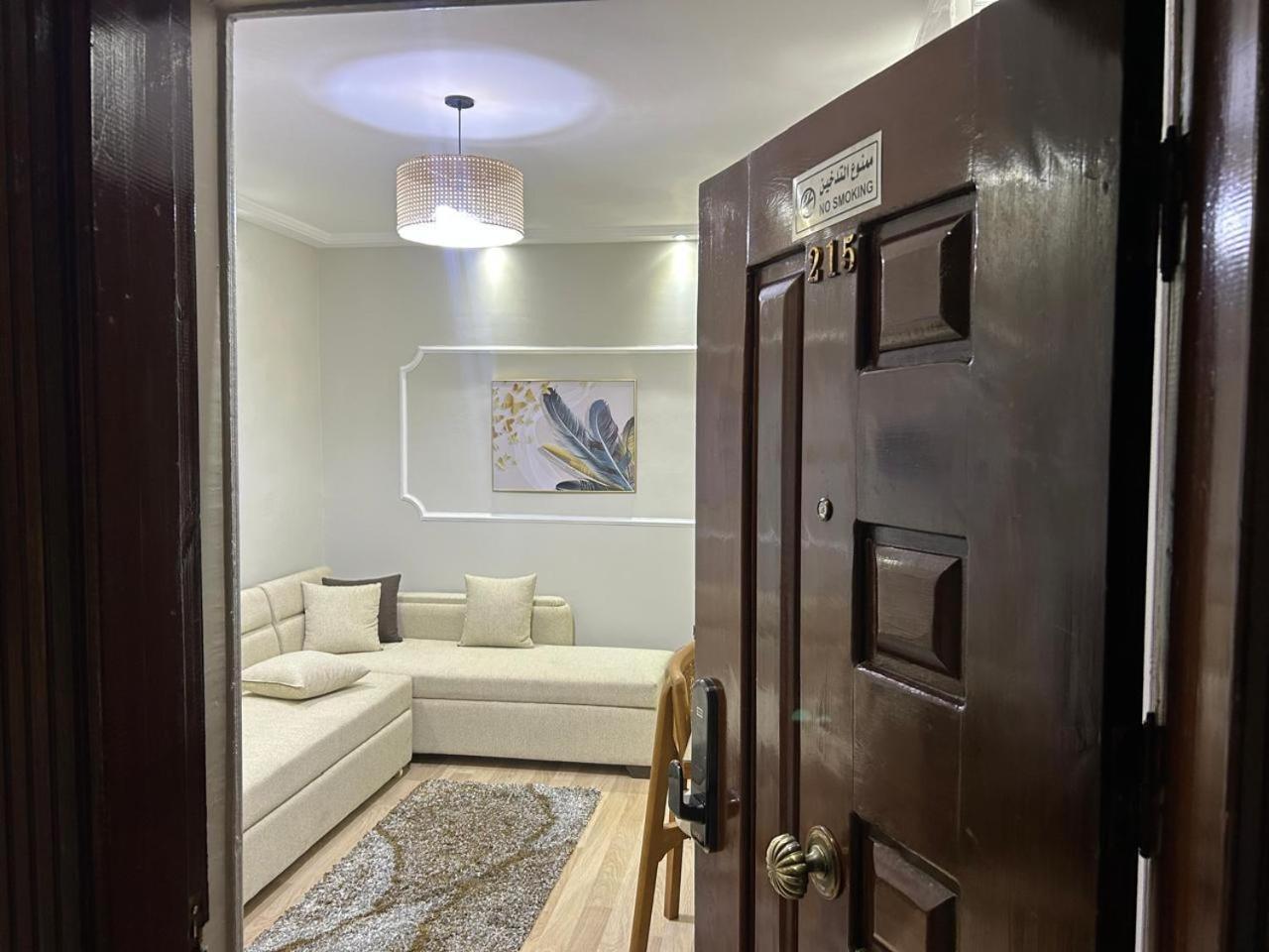 Skyline Luxury 5 Mins From Airport Appartement