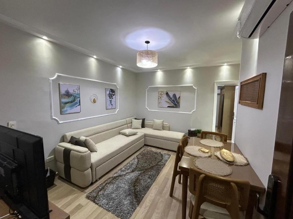 Skyline Luxury 5 Mins From Airport *