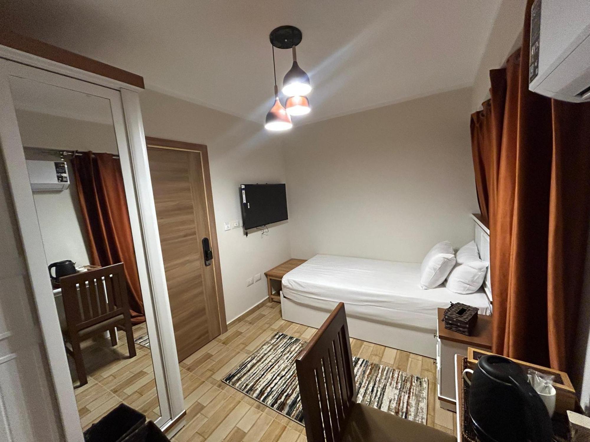 Skyline Luxury 5 Mins From Airport *