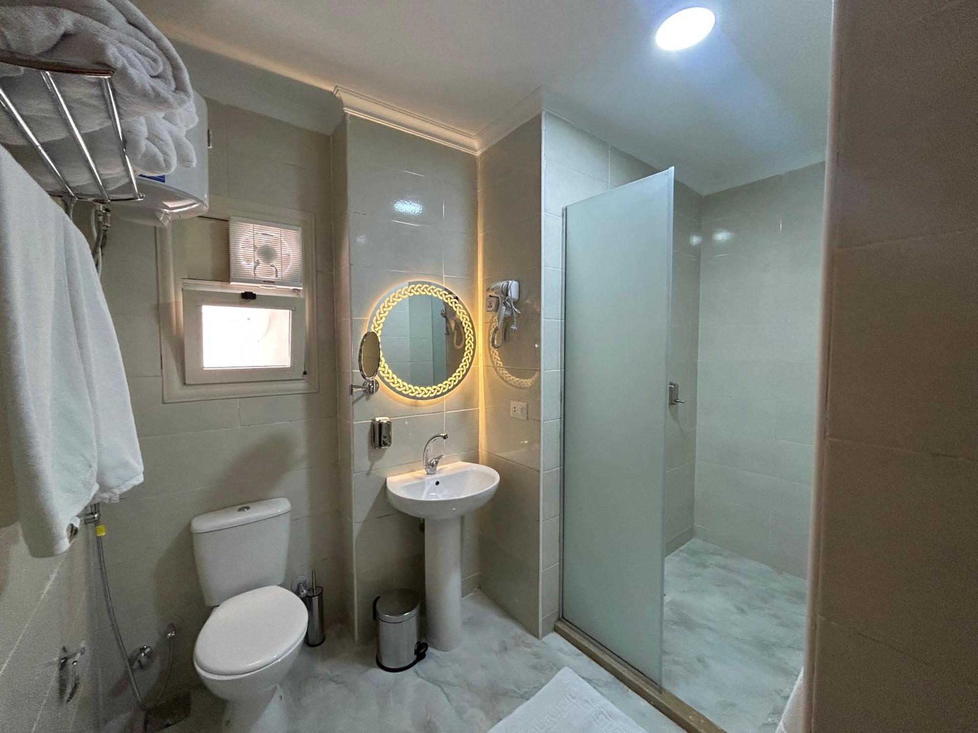 Skyline Luxury 5 Mins From Airport Kairo