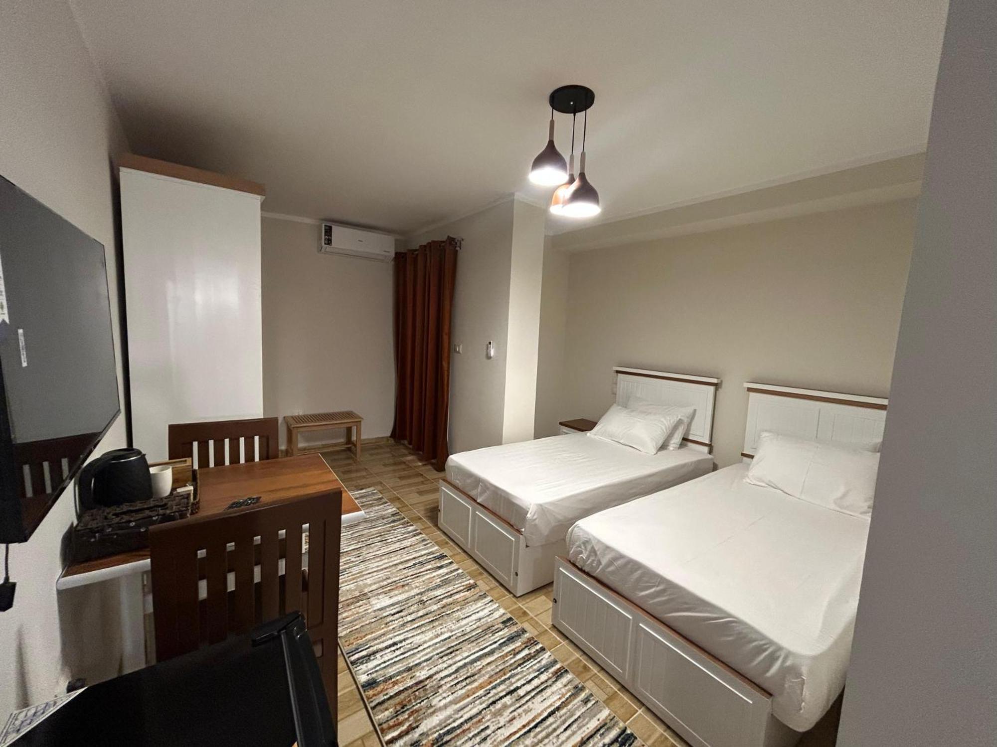Skyline Luxury 5 Mins From Airport *