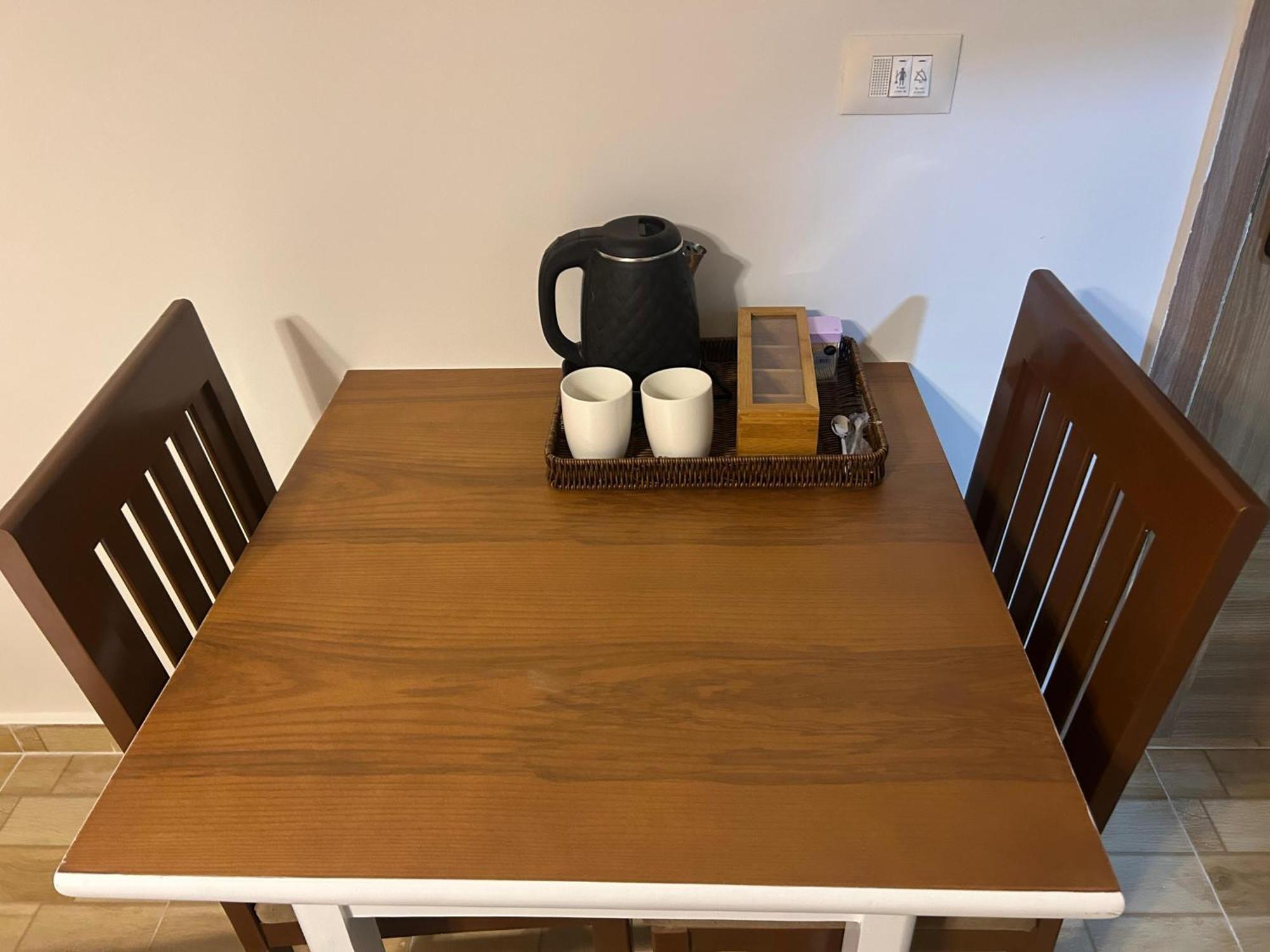 Skyline Luxury 5 Mins From Airport Apartment *